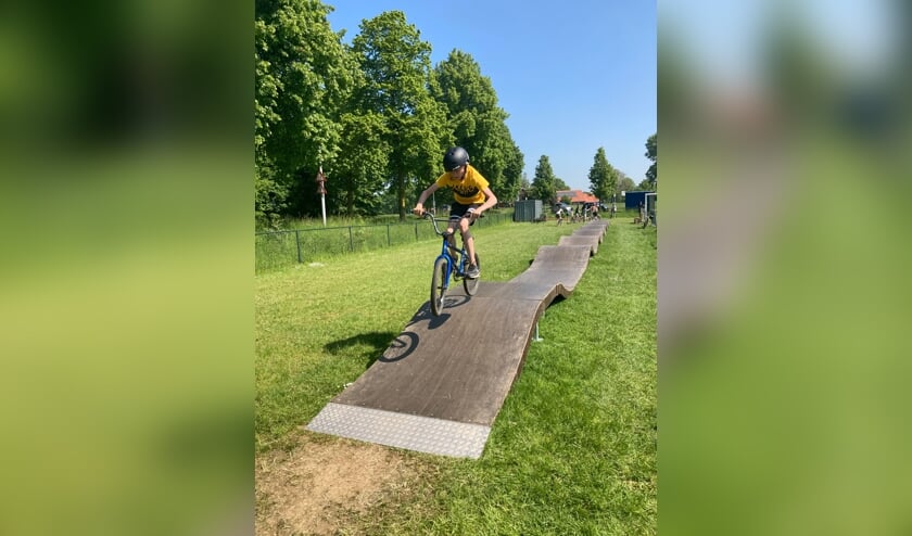 Gijs uit groep 8 laat zien wat hij heeft geleerd. Foto: PR