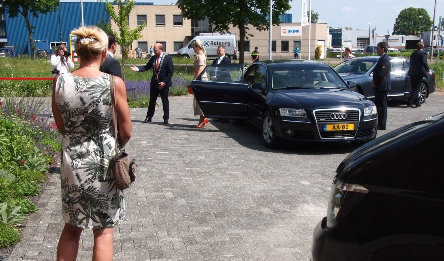 Koningin Máxima komt aan bij nieuwe pand Hesselink. Foto:  Henk Kip