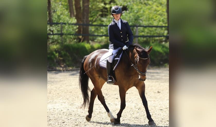 <p>Boukje Mengerink en haar pony Spoekedammetje's Dillan. Foto: Herman Kettering</p>