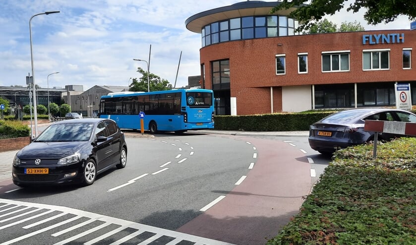 <p>Er komen vrijliggende fietspaden bij de beruchte kruising nabij de Rabobank. Foto: Kyra Broshuis</p>