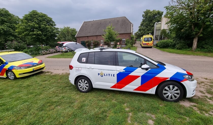 Hulpdiensten zijn bij een ongeval aan de Spekkendijk geroepen. Foto: News United 112 Achterhoek-nieuws