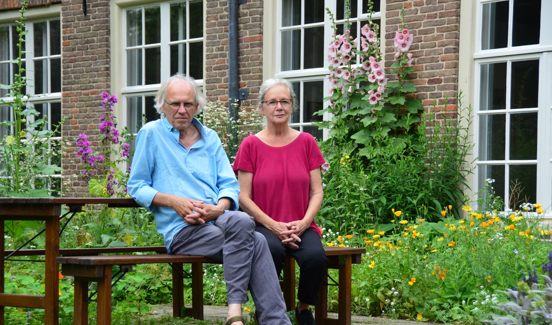 Vincent Peppelenbosch en Gerrie van Zetten in de tuin van Dat Bolwerck. Foto: Alize Hillebrink