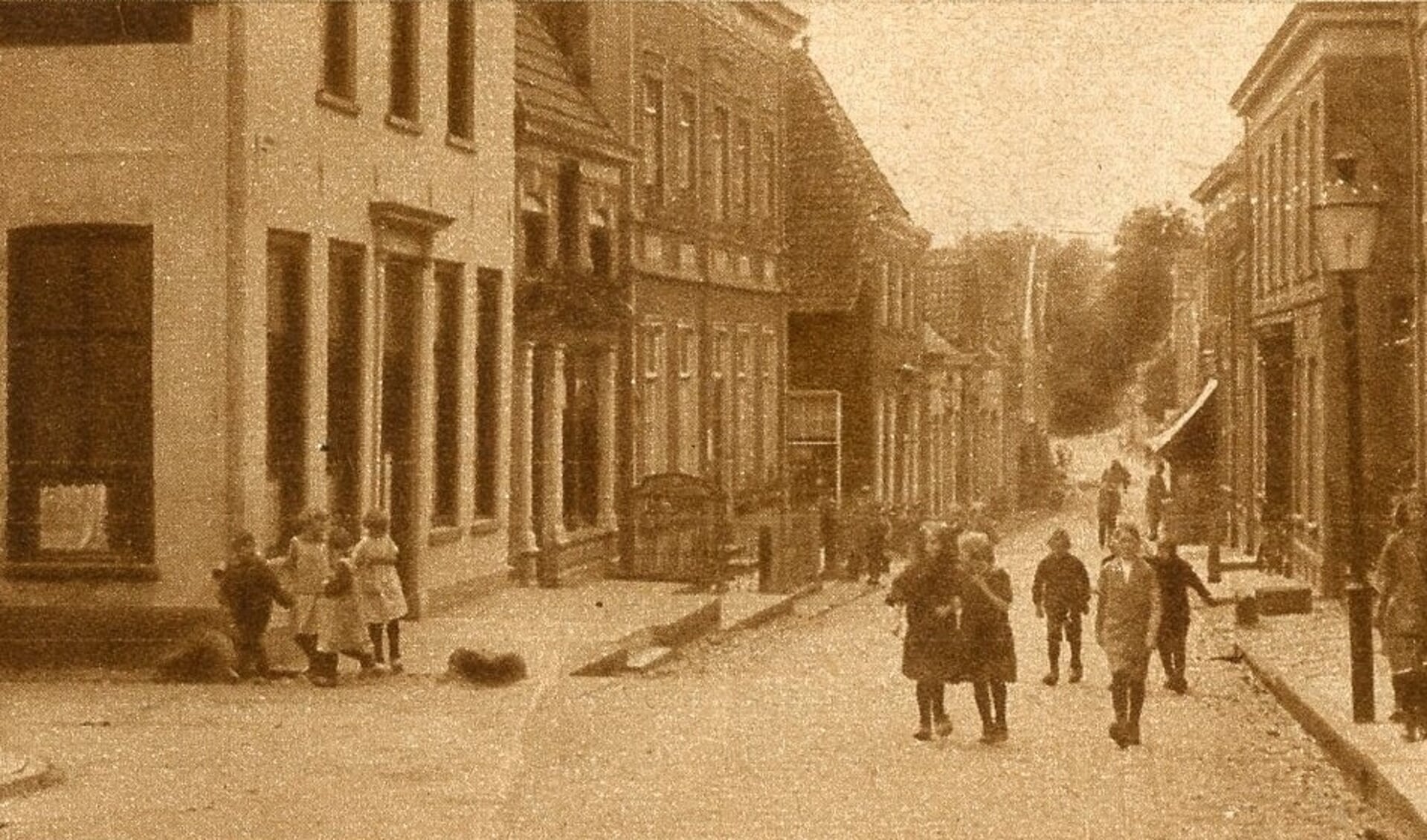 Aalten, Kerkstraat, jaren '20. Foto: Collectie Leo van der Linde