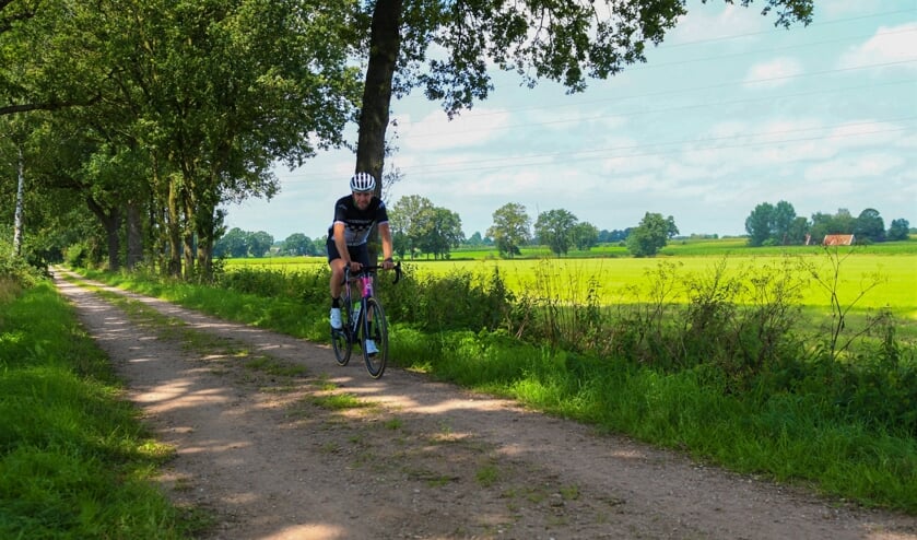 <p>De nieuwe onverharde strook bij Aalten, Kommersveldweg. Foto: Maikel Sellink</p>
