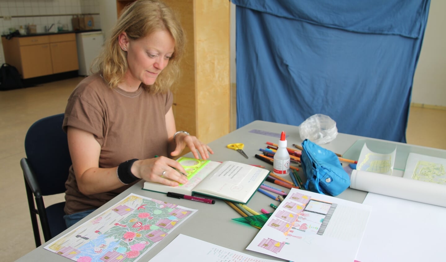 Nancy de Graaf op haar werkplek bij Lokalen. Foto: Annekée Cuppers