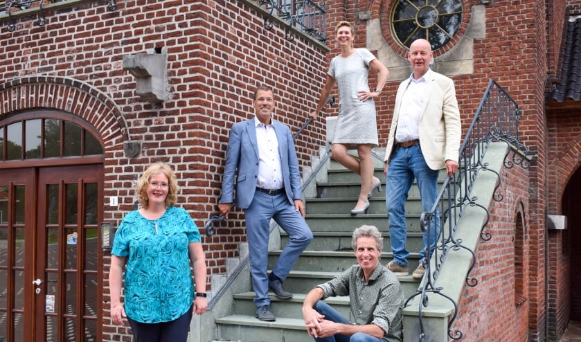 Wethouder Inge klein Gunnewiek, gedeputeerde Peter van ’t Hoog, Heemraad Antoinet Looman, gebiedsregisseur Vitaal Platteland
John Westerdiep en secretaris Arie Schoemaker van WCL. Foto: PR