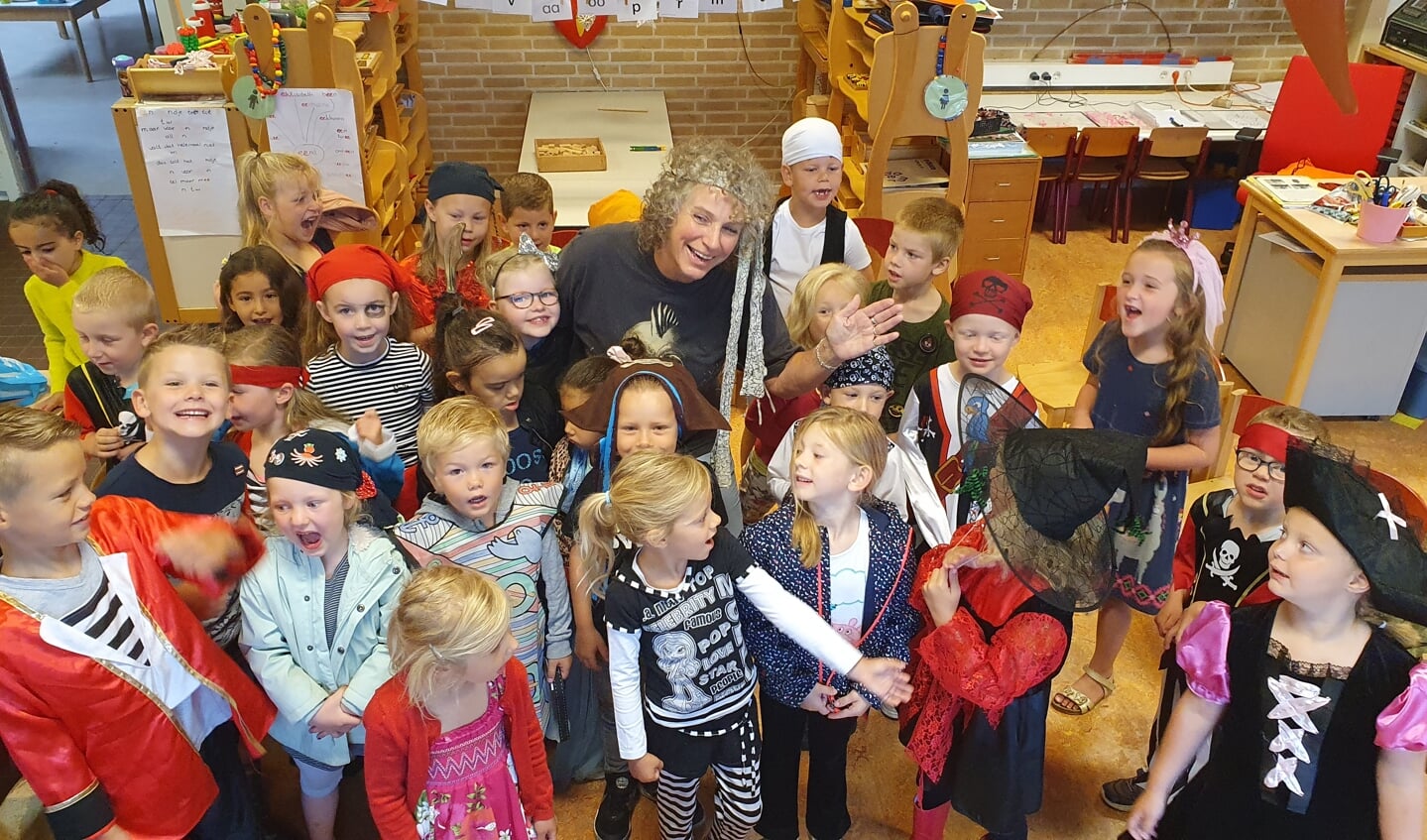 OBS Noord neemt afscheid van juf Annemiek. Foto: PR