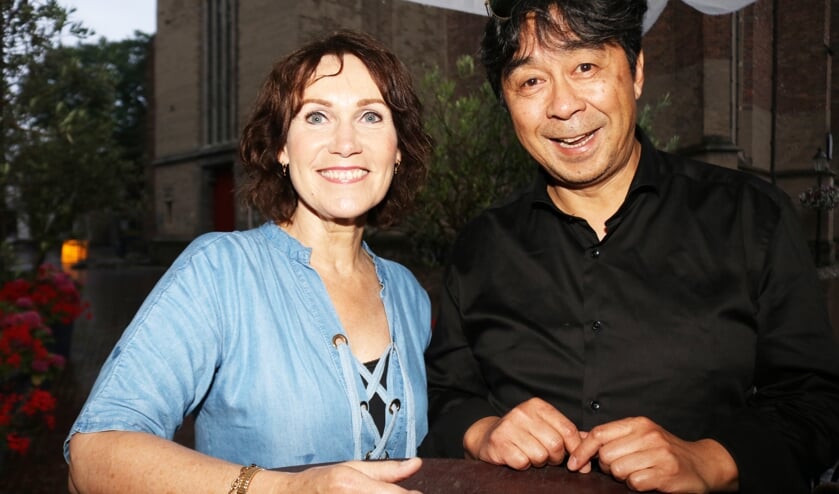 <p>Buddy Wendersteyt (r) en Dianne Marsman zeggen de naam PopPlay vaarwel en gaan verder als Buddy & Dianne. Foto: Arjen Dieperink</p>