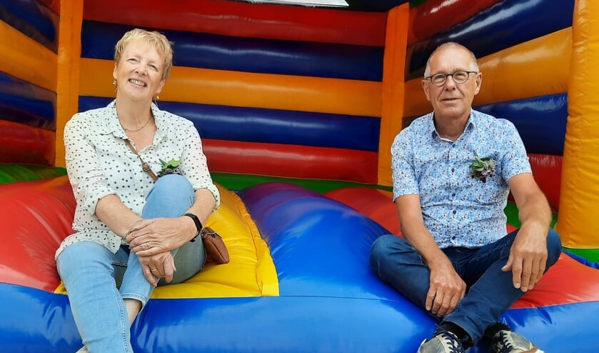 <p>Besty jansen en Willy Schurink vieren hun onderwijsafscheid. Foto: André Grevers</p>