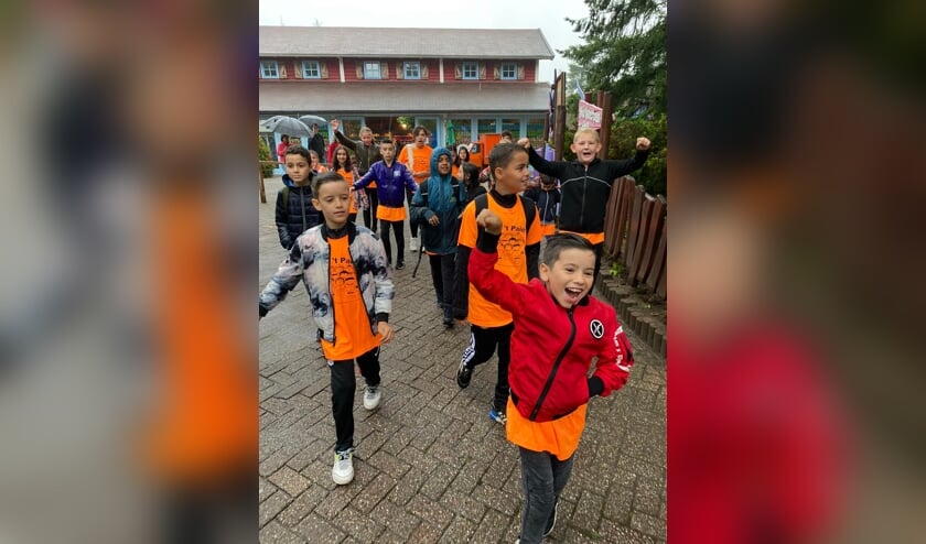 <p>De laatste schooldag werd gevierd in Avonturenpark Hellendoorn. Foto: obs 't Palet</p>
