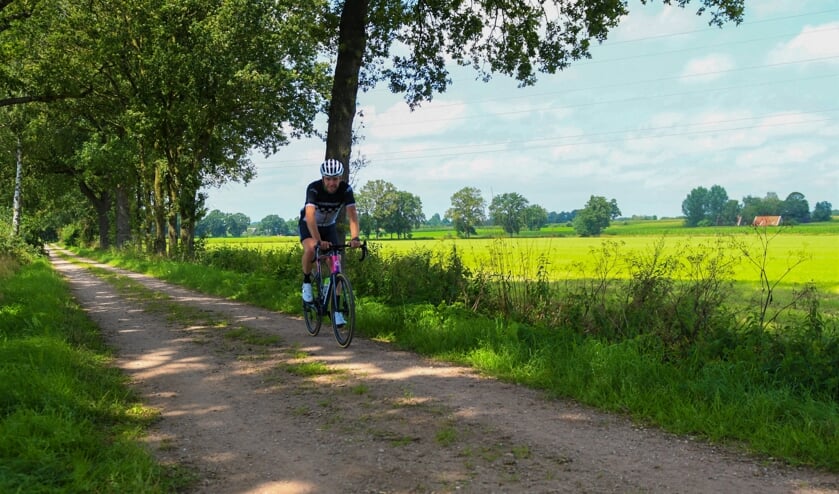 <p>De nieuwe onverharde strook bij Aalten, Kommersveldweg. Foto: Maikel Sellink</p>