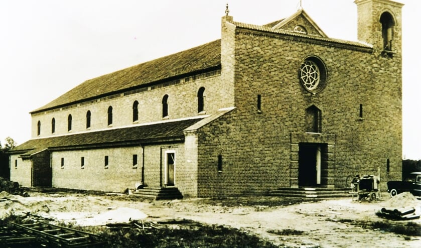 <p>De Christus Koningkerk in Lievelde is een van de gebouwen uit de wederopbouwperiode. Foto: archief VOL</p>