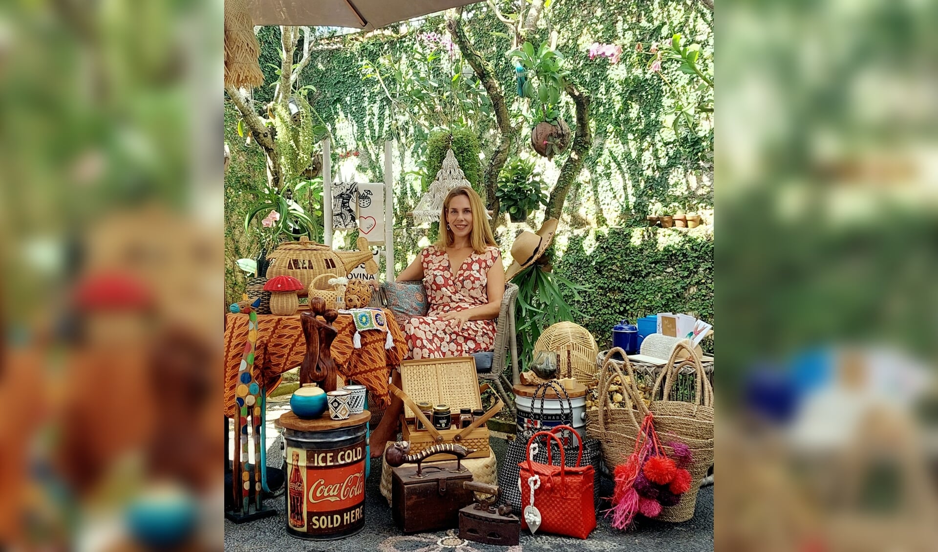 Nicoline stelt pakketten samen van mooie producten en helpt hiermee de bevolking op Bali aan een inkomen. Foto: Eigen foto