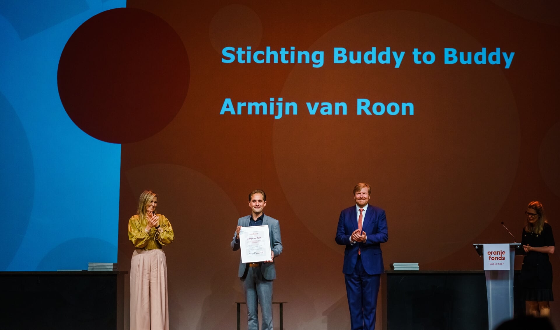 Armijn van Roon mocht het certificaat in ontvangst nemen van de koning en koningin. Foto: Copyright Oranje Fonds – Marco de Swart