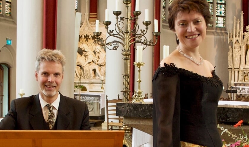 <p>Organist Henk Linker en mezzosopraan Valeria Boermistrova. Foto: PR</p>