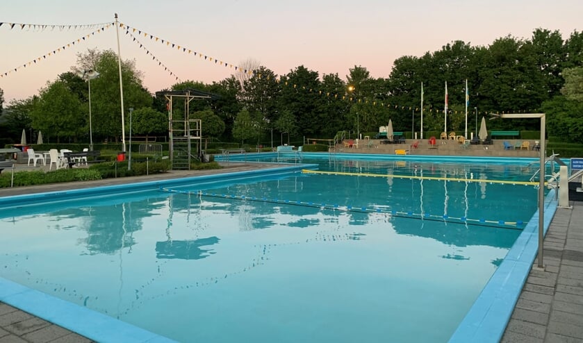 <p>De scholen hebben vakantie en daardoor is er extra mogelijkheid voor recreatief zwemmen. Foto: Karlijn Sesink</p>