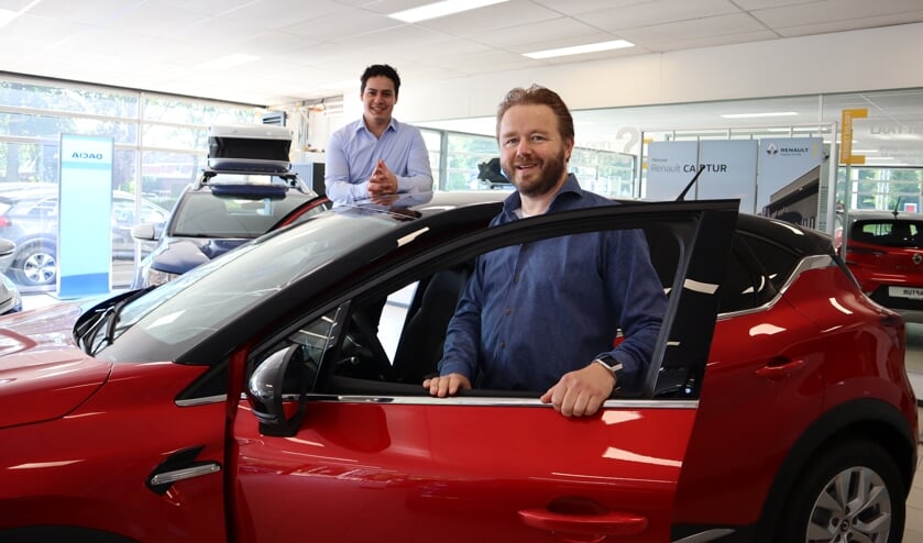 <p>Gerben Hartgerink en Boris Nijland in de showroom van Herwers Neede. Foto: PR</p>