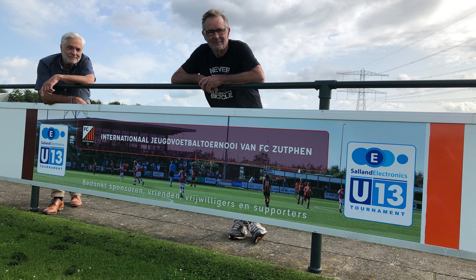 Gerard Greven (links) en Martin van den Burg zijn ervan overtuigd dat het SalandElectronics U13 Tournament ook als eendaags evenement weer een enorm succes wordt. Foto: Eric Klop