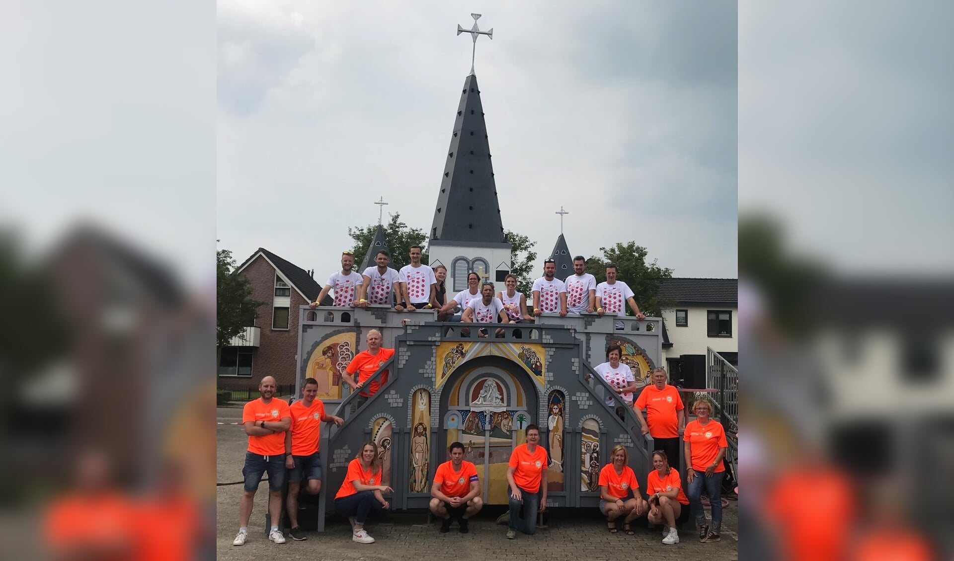 Mariënvelde is trots op de basiliek die ze voor Zomer in Gelderland hebben gemaakt. De stormbaan van Zomer in Gelderland. Foto: Barbara Pavinati