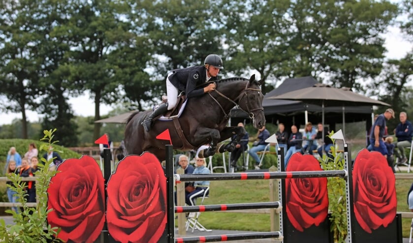 Dennis van den Brink uit Nijkerkerveen won in 2020 de 1.45m Grote Prijs van Outdoor Vragender met El Greco. Foto Wendy Scholten