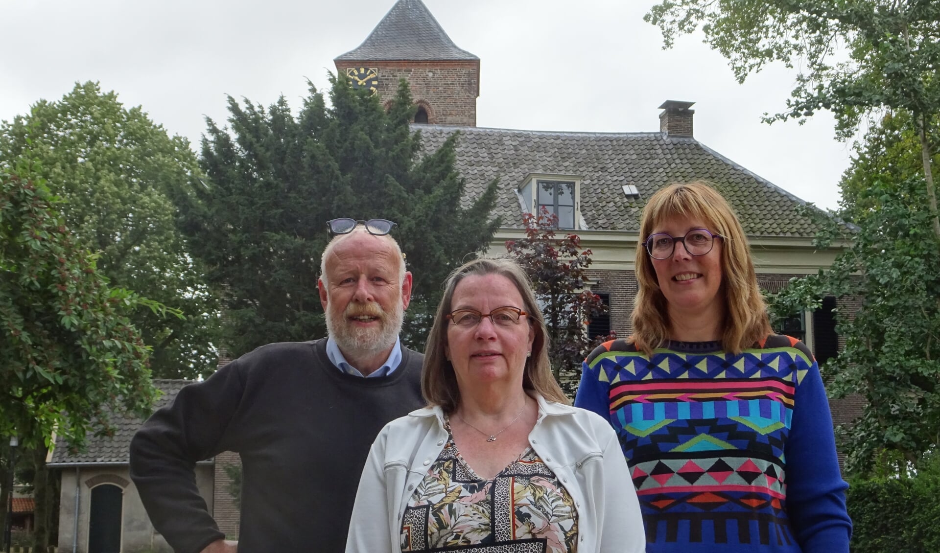Cyp Wagenaar, Jannie de Ruiter en Anja Kuiken van Dorpsraad Warnsveld. Foto: PR
