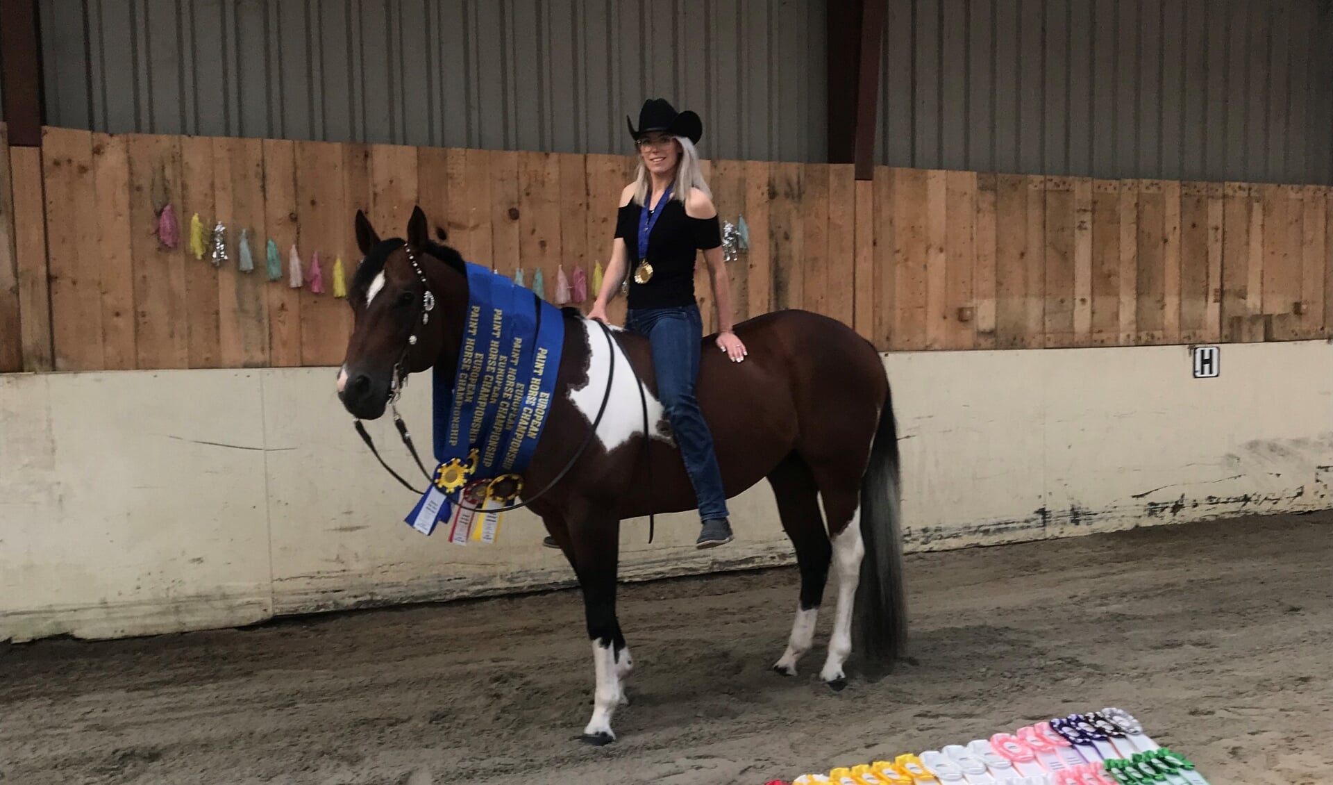 Isabel Oskam met haar succesvolle paard Hes Assets Sense. Foto: PR