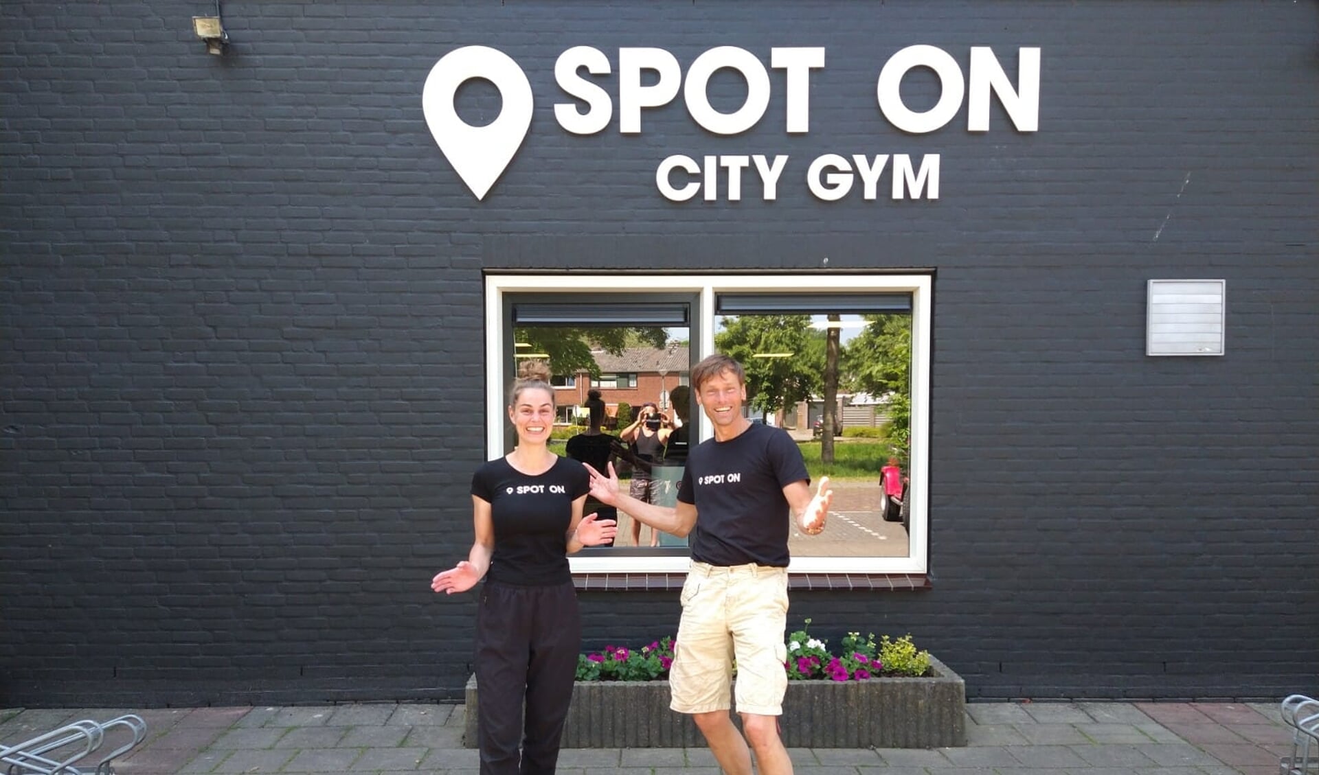Jeroen Hendrikse en yogadocente Sarah Goudsblom. Foto: PR