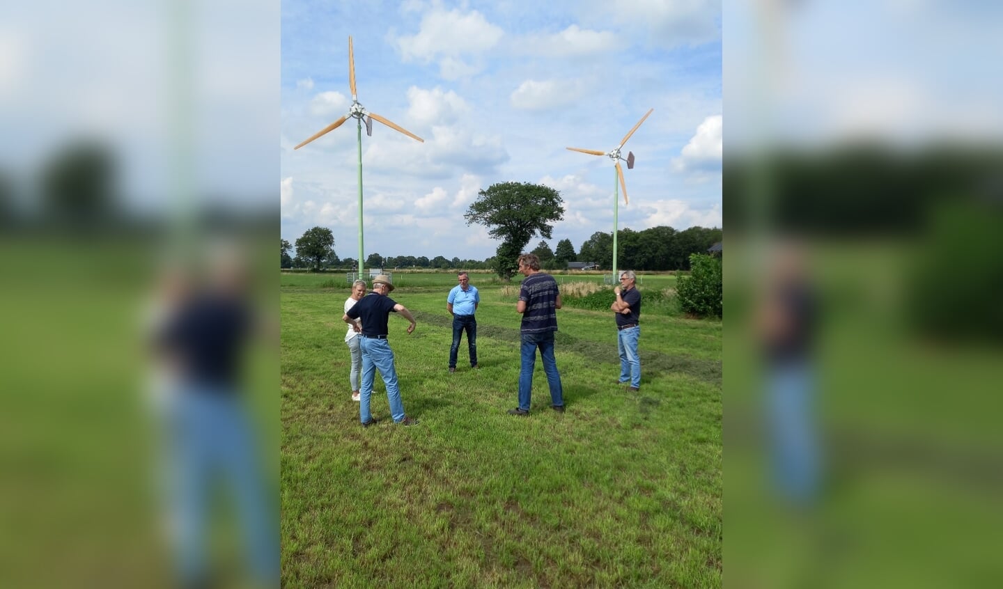 Leden van PvdA Oost Gelre op werkbezoek bij melkgeitenbedrijf Papen-Olbach. Foto: eigen foto