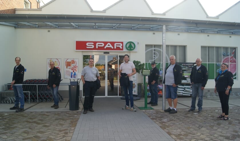 <p>De werkgroep bedankt Jorik Wubbels Foto: Eva Schipper</p>