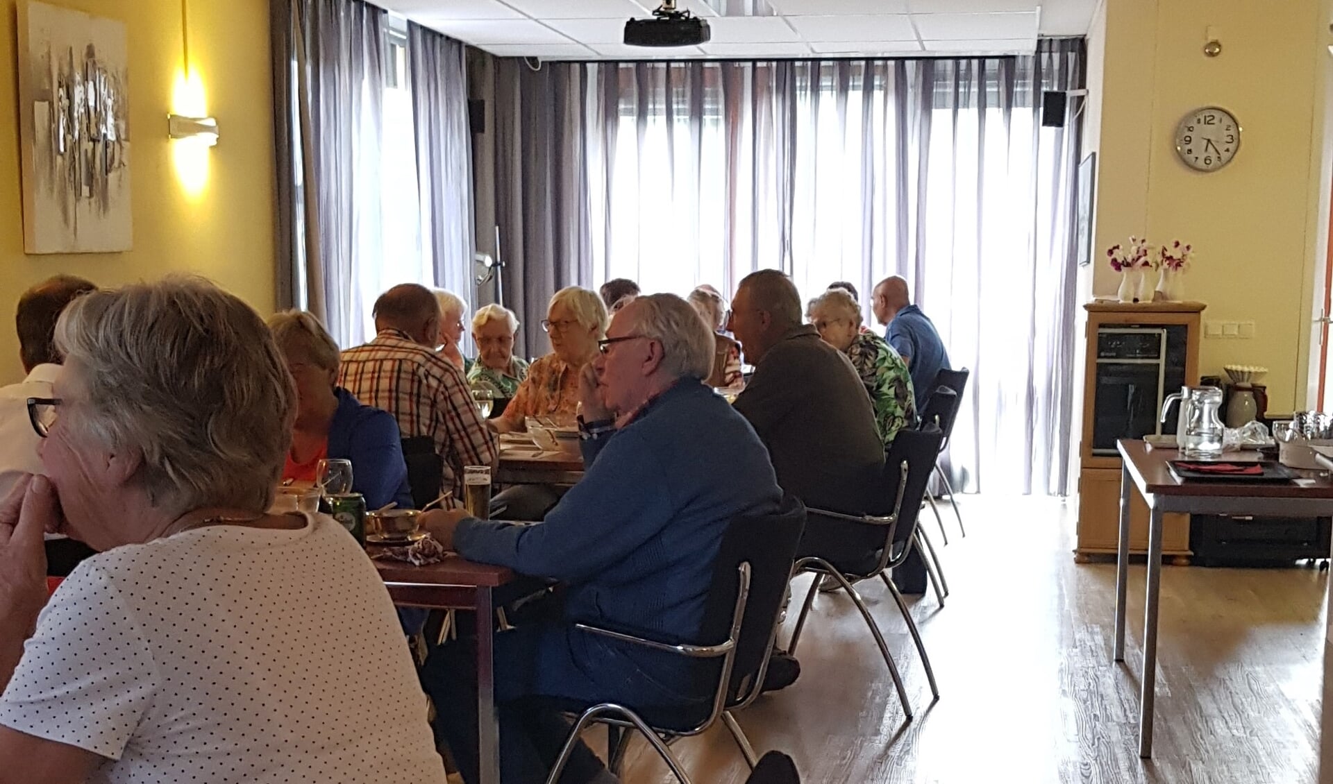 Donderdag 5 augustus was de start van de Brede Dak Maaltijden in de ontmoetingszaal van appartementencomplex Het Hemminkhof. Foto: PR