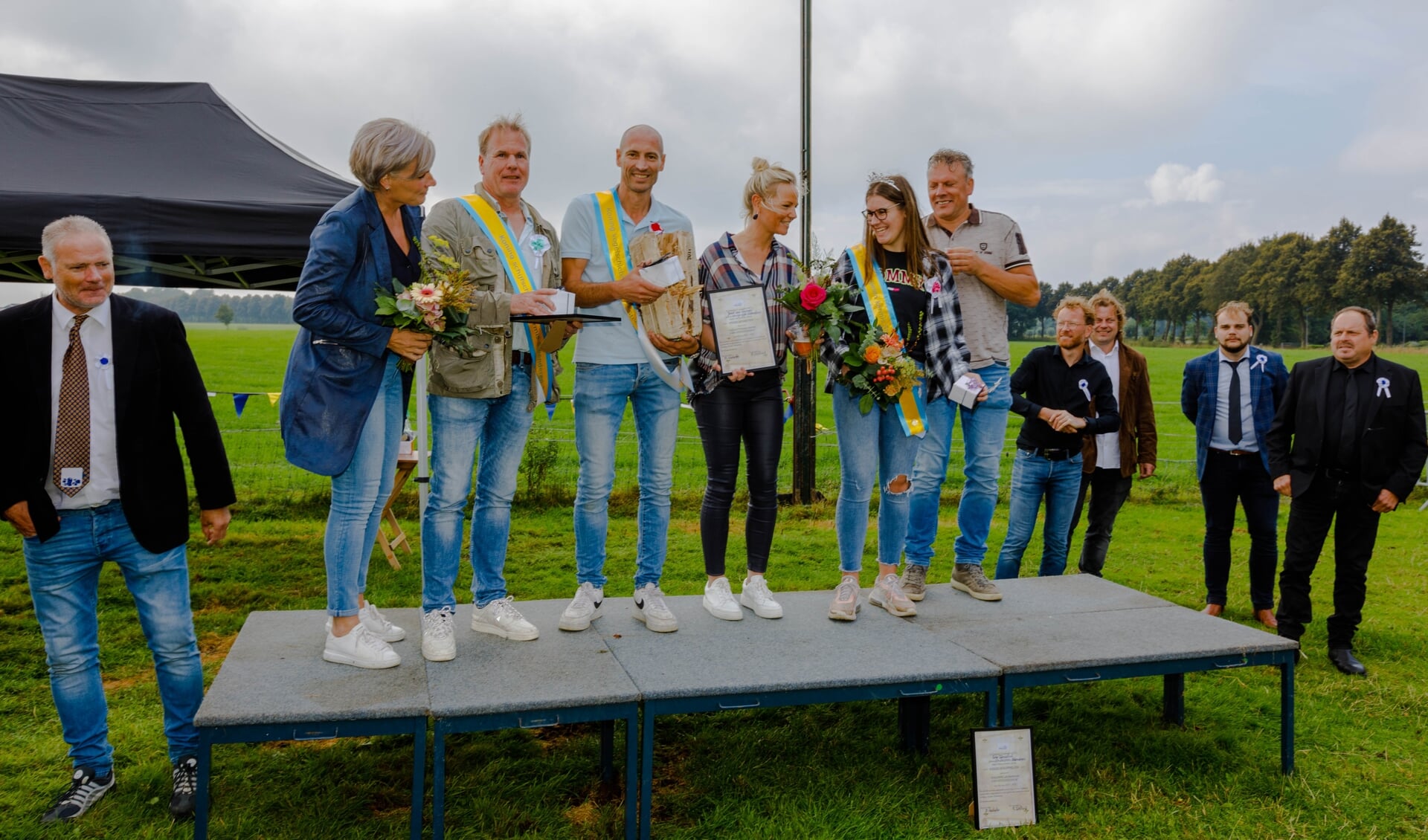 Winnaars: (v.l.n.r.) Katinka Vleemingh, Gert-Jan Vleemingh, Joost van Leussen, Martine van Leussen , Lize Wesselink en Erwin Wesselink. Foto: Gerwald Harmsen