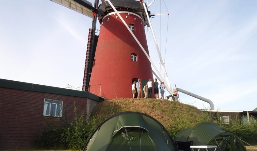 bezoekers tijdens de rondleiding