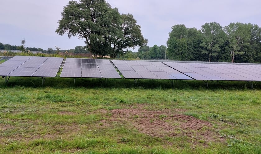 De eerste zonnepanelen zijn geplaatst. Foto: Han van de Laar