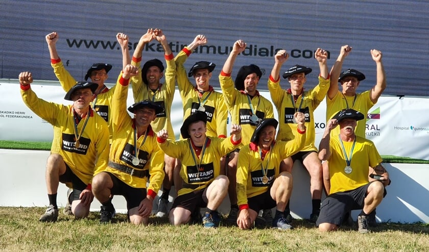 <p>Het winnende WK team van touwtrekvereniging Heure uit Borculo. Foto: PR. </p>