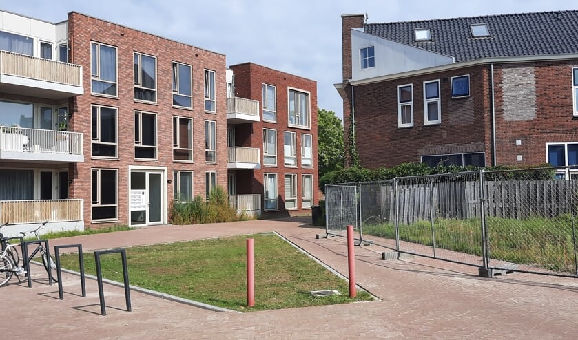 <p>Weinig kleur te bekennen op en rond De Leest in Lichtenvoorde. Foto: Kyra Broshuis</p>