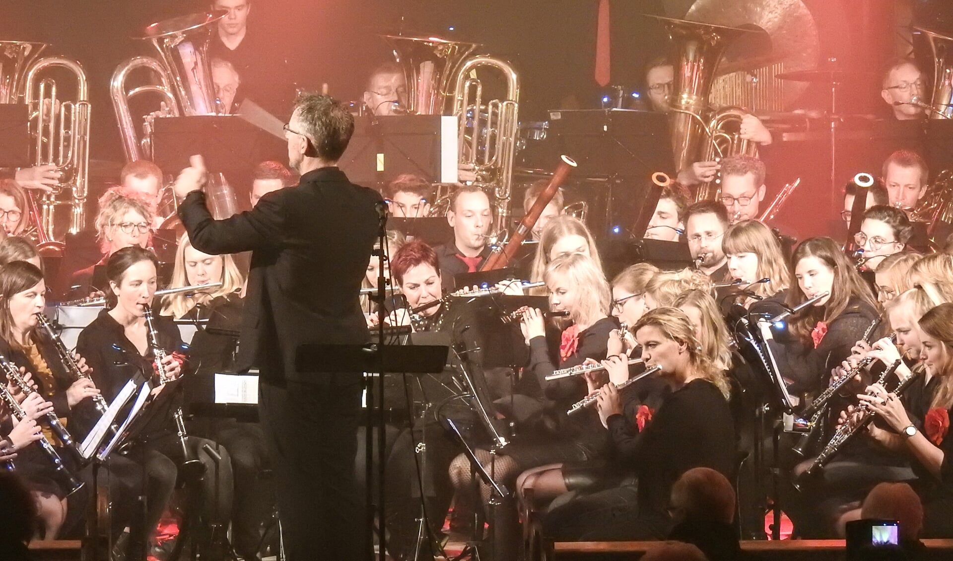 Een momentopname van het gezamenlijke XXL-concert dat beide Concordia’s onder leiding van Henk-Jan Heijnen gaven op 1 december 2018 in de Mariakerk te Beltrum. Foto: Truus Stotteler