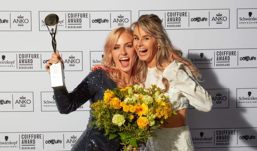 <p>Charell Bosch (links) is blij met de Young Talent Award. Foto's: PR</p>