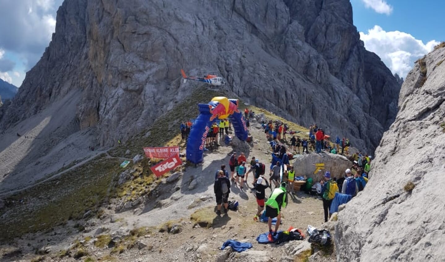 Aankomst hardlopers op eindpunt op 2441 meter. Foto: Henry Hamberg