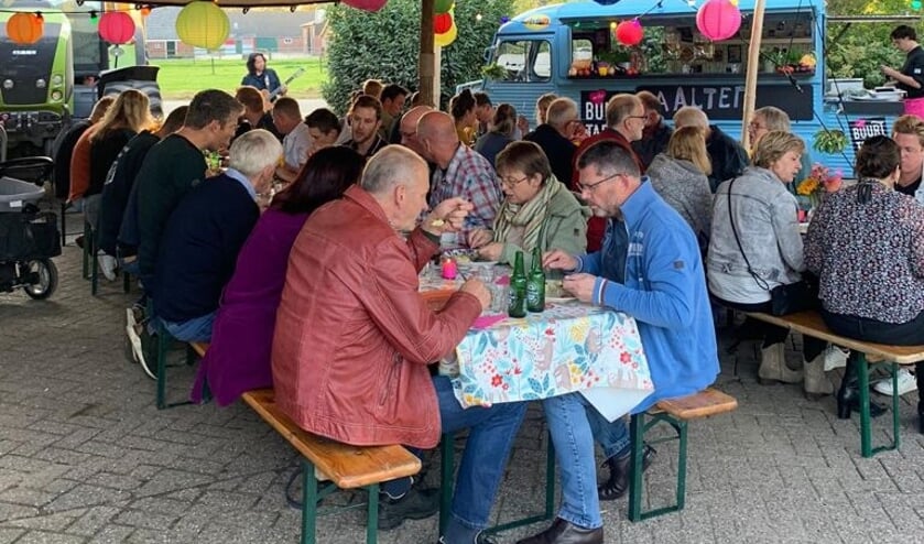 <p>Buurttafel aan de Seinsdijk. Foto: PR</p>