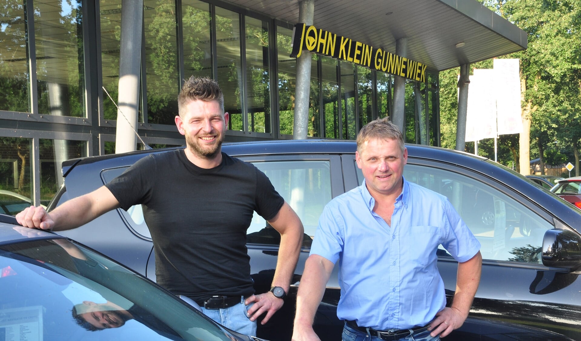 Han Helmers (l) en John Klein Gunnewiek gaan samen verder onder de naam Gunnewiek-Helmers Autobedrijf. Foto: PR