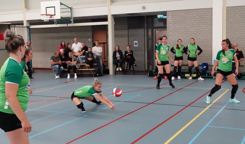 Eva Jansen verdedigt.