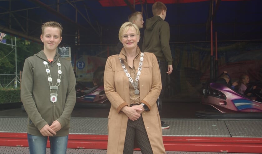 <p>Burgemeester Marianne Besselink en loco-jeugdburgemeester Kjeld Kempers, Foto: Annabel van den Berg</p>