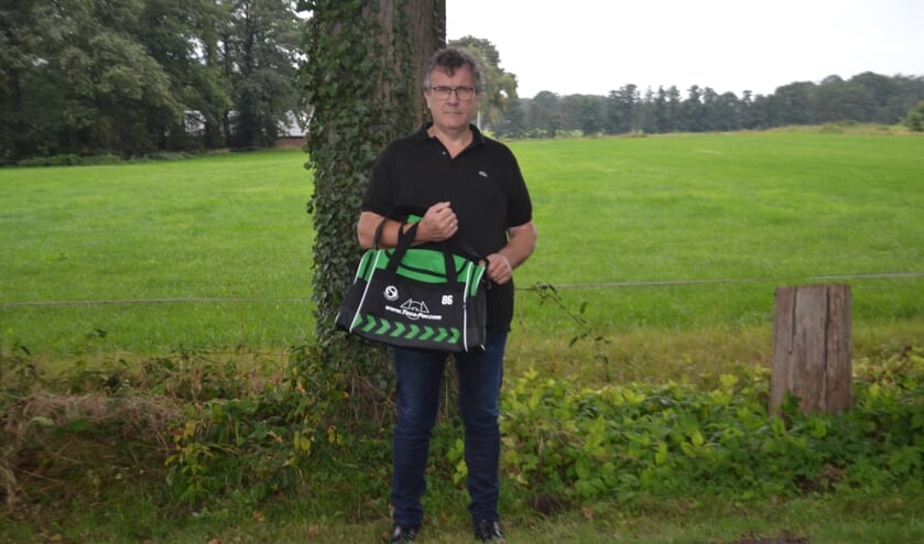 <p>De voetbaltak van KSV is voorzien van nieuwe sporttassen. Foto: PR</p>