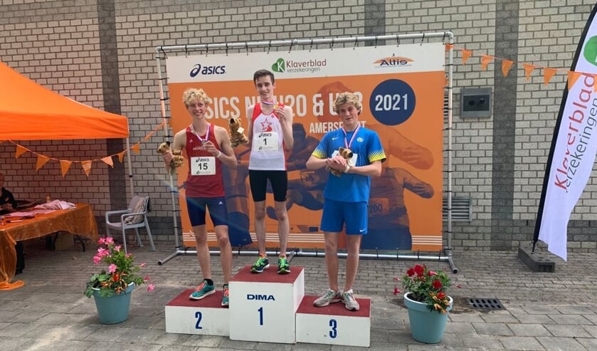 Douwe links op het podium. Foto: PR