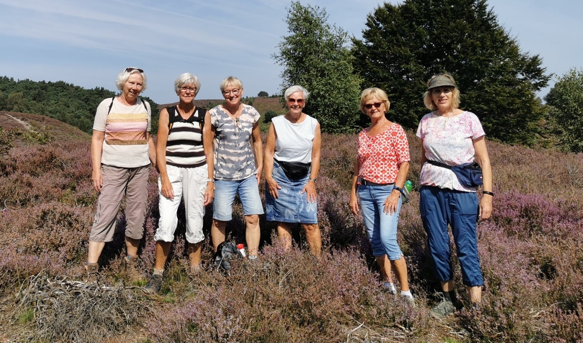 Vrouwen van Nu Dikkie, Diny, Tonny, Nel, Jenny en Henny (v.l.n.r.) op de Posbank. Foto: PR