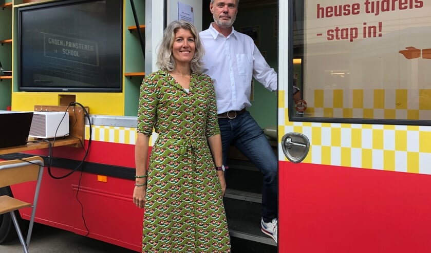 <p>Carmen en Olaf Molenaar voor de SRV-wagen. Foto: Eva Schipper</p>
