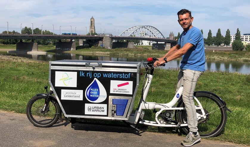 Op de bakfiets. Foto: PR