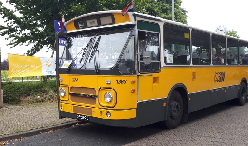 <p>De tocht werd gereden met een oude GSM bus. Foto: PR</p>