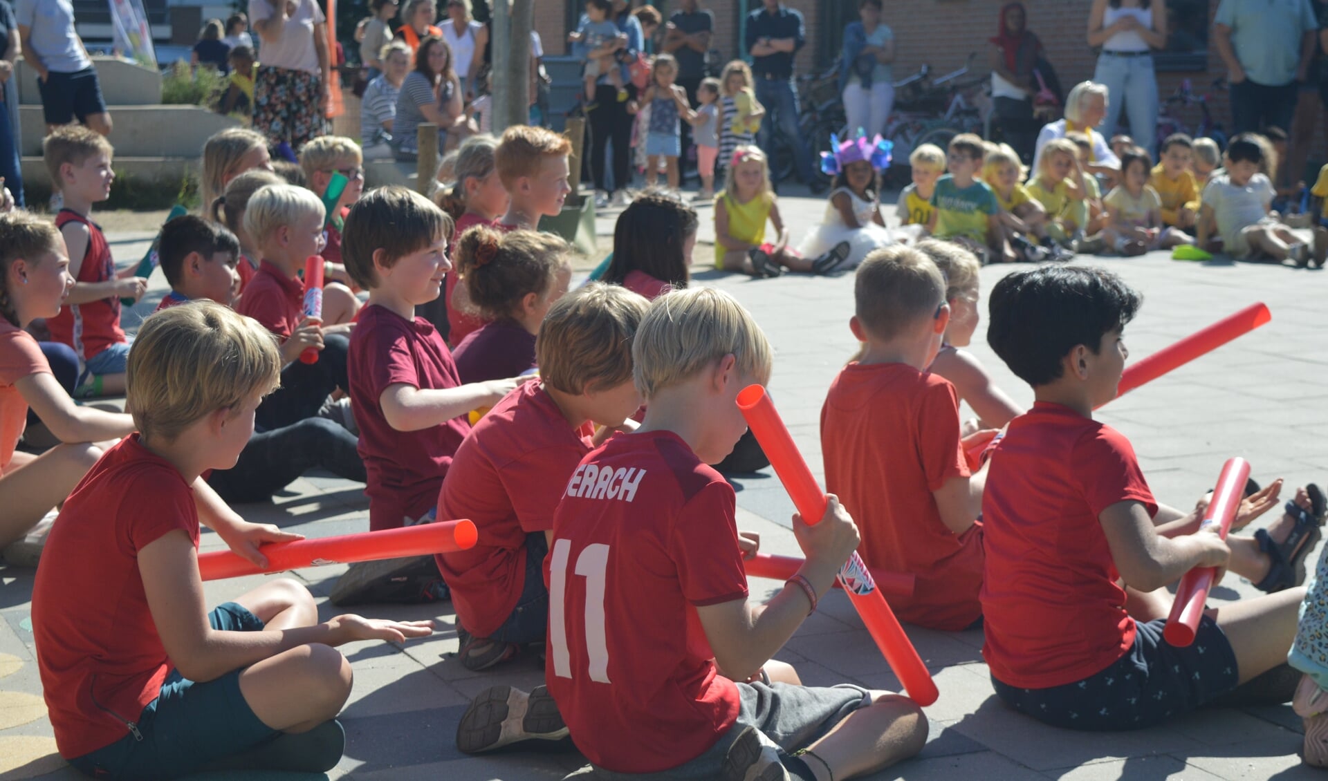 Vorige week hielden de leerlingen van de Prins Hendrikschool een concert op het schoolplein. Foto: PR