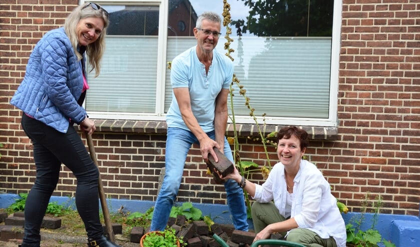 <p>Isabell Verhoef, Ton de Haan en Saskia Bender van Team Klimmaattuin De Hoven. Foto: Alize Hillebrink</p>